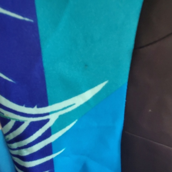 Eye catch for sure! Beautiful, bright colors - Picture 7 of 8